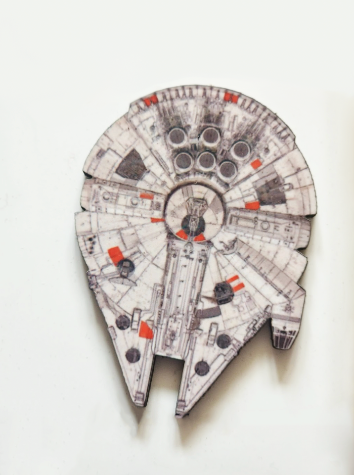 Millennium Falcon Pin Badge/ Magnet - Star Wars
