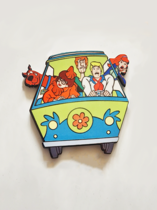 Mystery Machine and Scooby Doo Crew Pin Badge/ Magnet - Scooby Doo